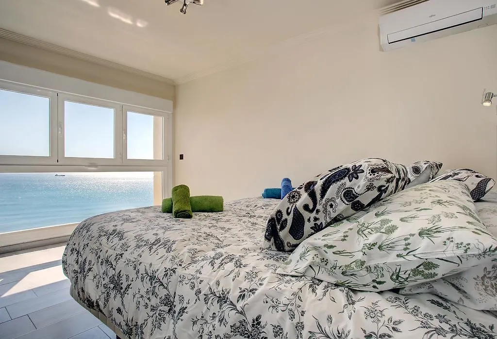 Royal Executive Suite Malaga Apartment