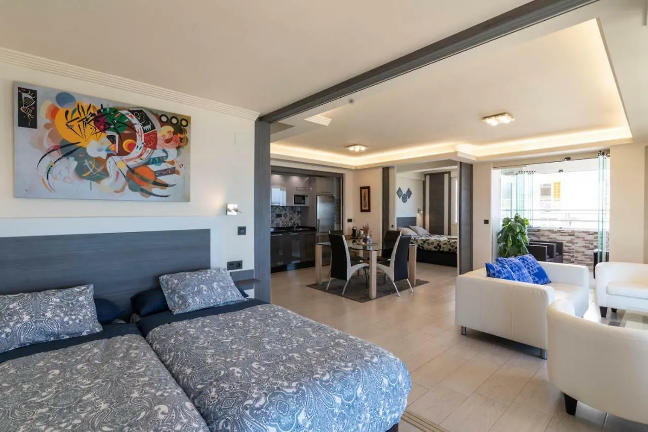 Royal Executive Suite Malaga Apartment