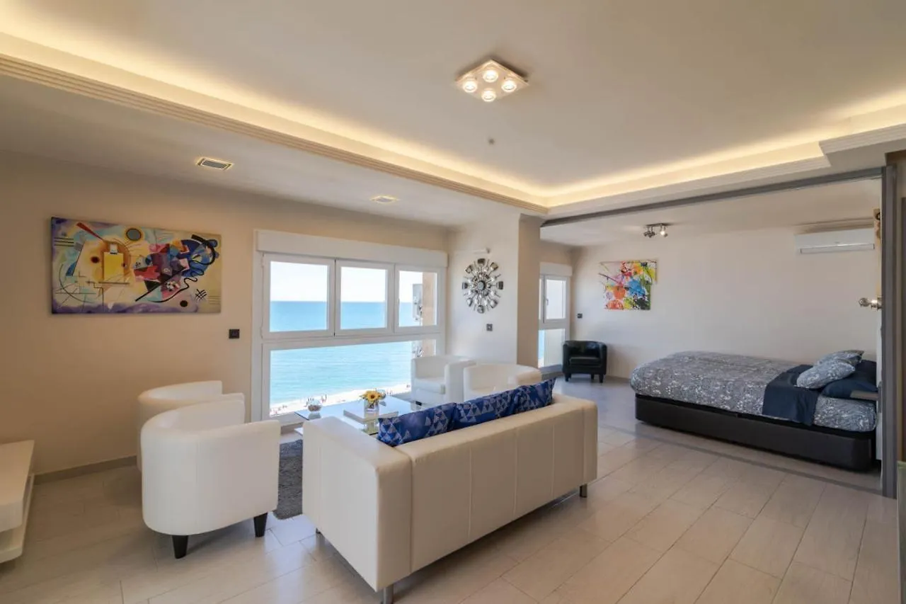 Royal Executive Suite Malaga Apartment